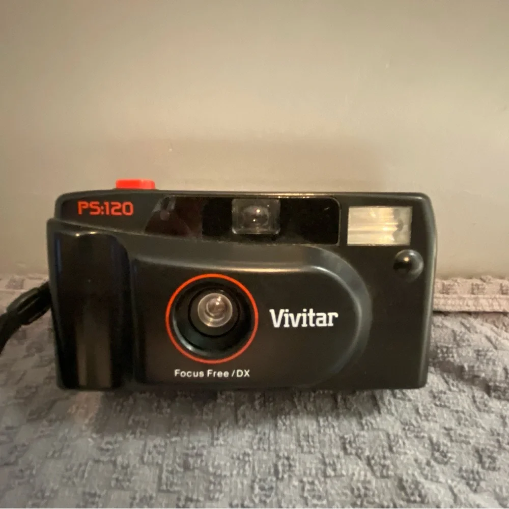 Vivitar point and shoot camera